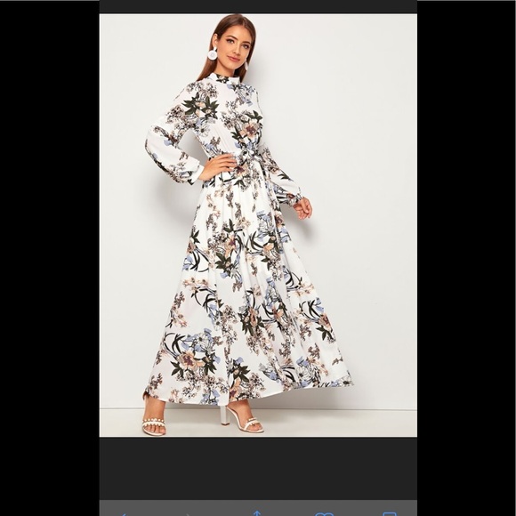 **SOLD** White long sleeved dress - Picture 1 of 7